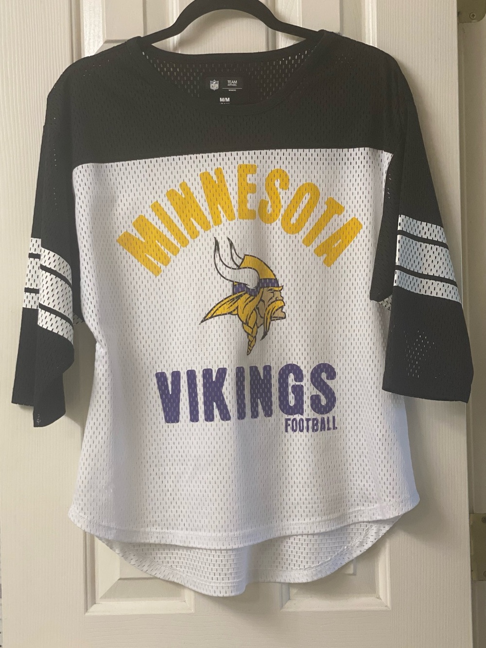 Minnesota Vikings NFL TEAM APPAREL Women’s Mesh Jersey Style Top Size Medium - Picture 4 of 16